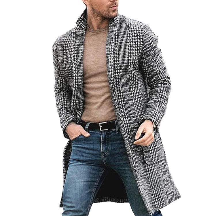 Herr elegant lång blazer med klassiskt rutmönster och moderna detaljer Mirla-Eva Jonsson