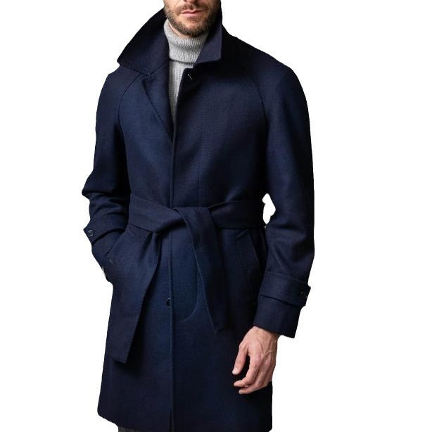 Herr elegant trenchcoat med midjebälte och moderna accenter Mirla-Eva Jonsson