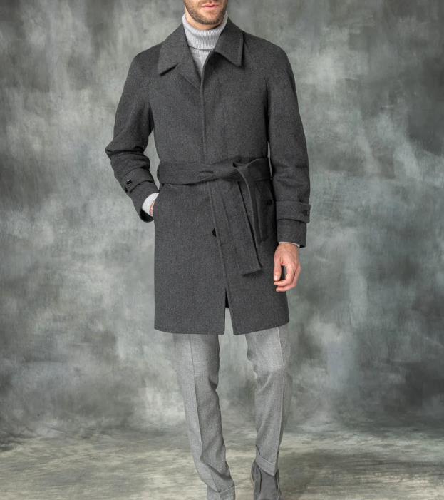 Herr elegant trenchcoat med midjebälte och moderna accenter Mirla-Eva Jonsson