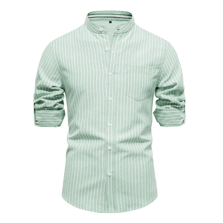 Herr gestreept skjorta i modernt Henley-stil med bröstficka och upprullningsbara ärmar Mirla-Eva Jonsson