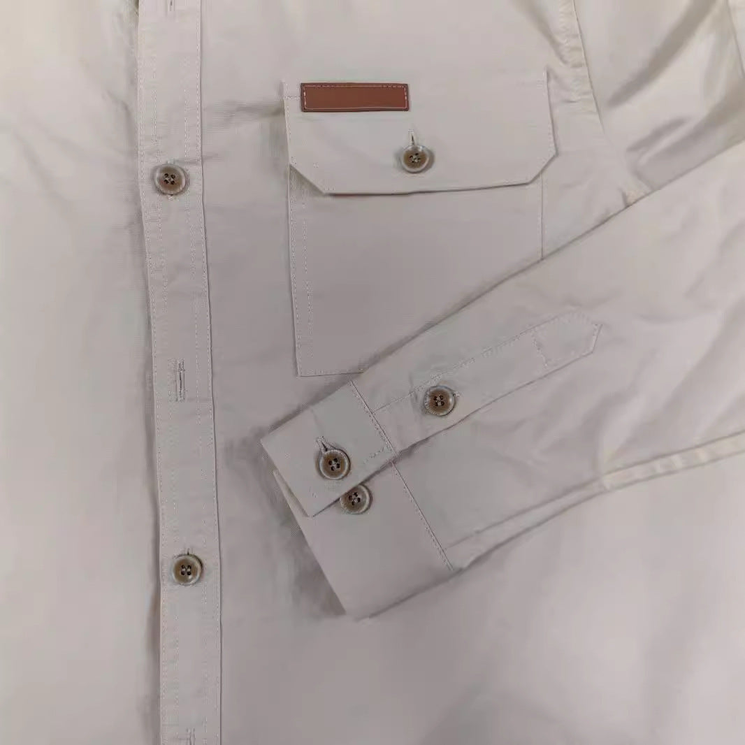 Herr långärmad skjorta med robusta bröstfickor och klassisk button-down-krage Mirla-Eva Jonsson
