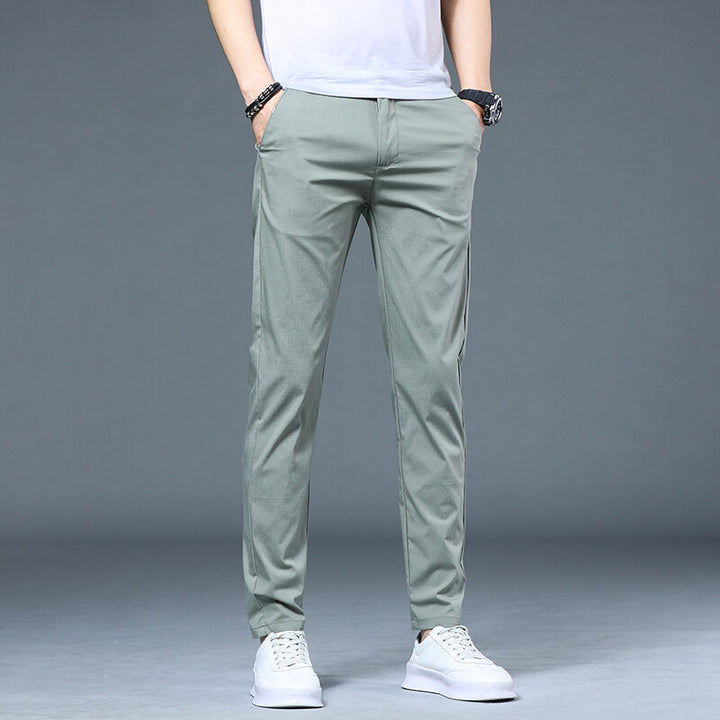 Herr luftiga fritidsbyxor i modern slim-fit design Mirla-Eva Jonsson