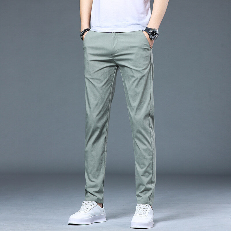 Herr luftiga fritidsbyxor i modern slim-fit design Mirla-Eva Jonsson