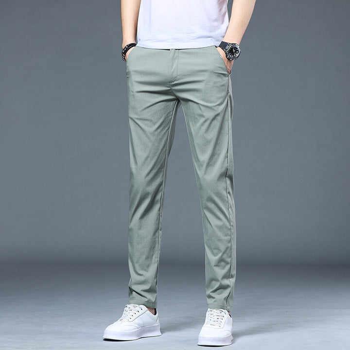 Herr luftiga fritidsbyxor i modern slim-fit design Mirla-Eva Jonsson