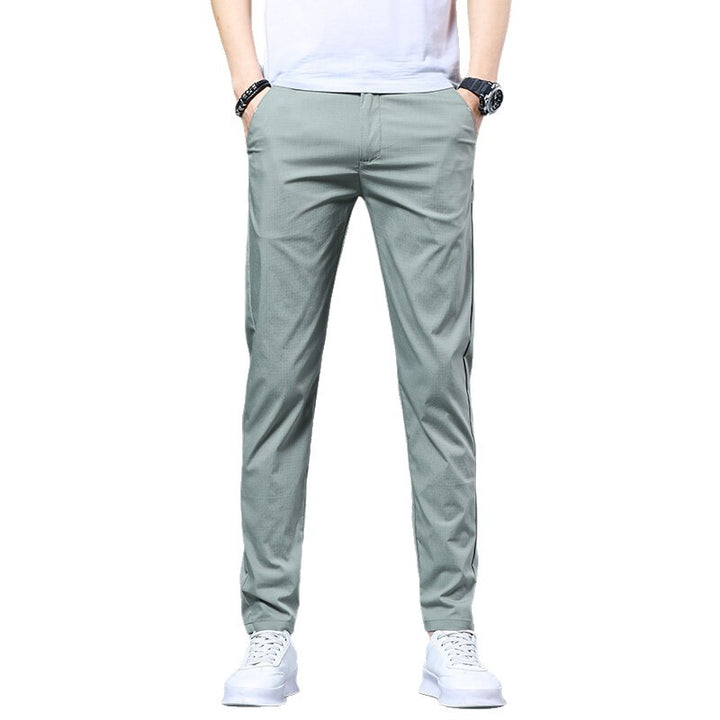 Herr luftiga fritidsbyxor i modern slim-fit design Mirla-Eva Jonsson