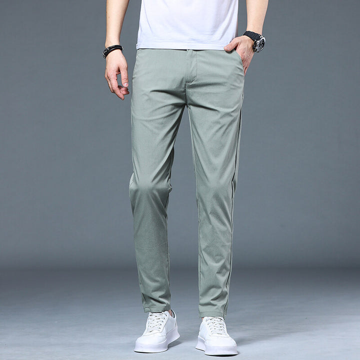 Herr luftiga fritidsbyxor i modern slim-fit design Mirla-Eva Jonsson