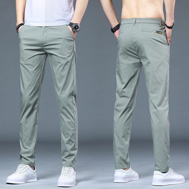 Herr luftiga fritidsbyxor i modern slim-fit design Mirla-Eva Jonsson