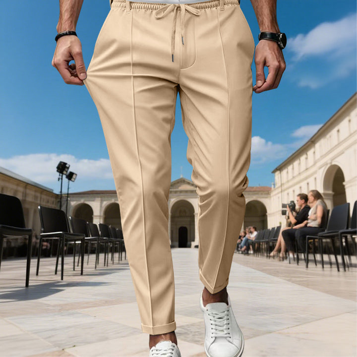 Herr modern Chino-byxa med bekväm elastisk midja och praktiska sidofickor Eva Jonsson-Eva Jonsson