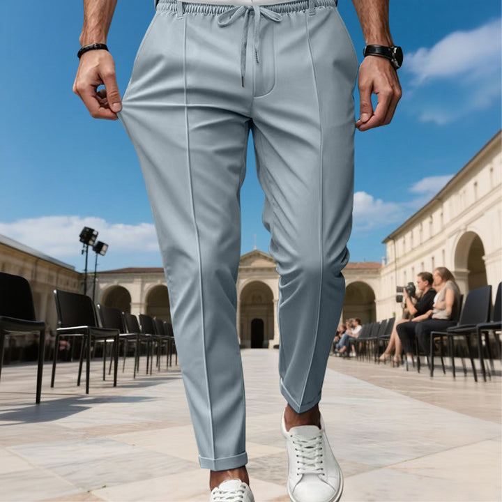 Herr modern Chino-byxa med bekväm elastisk midja och praktiska sidofickor Eva Jonsson-Eva Jonsson