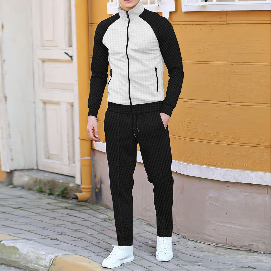 Herr sportig fritidsdräkt med hög krage och andningsbara material Mirla-Eva Jonsson
