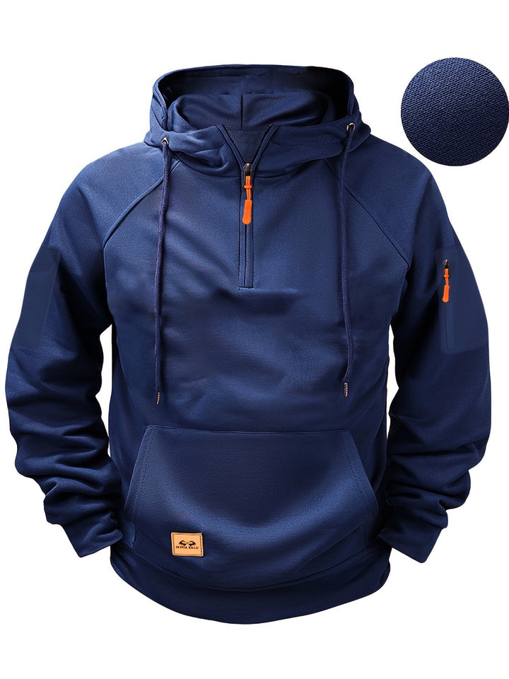Herr sportig hoodie med halvhög dragkedja och praktiska sidofickor Mirla-Eva Jonsson