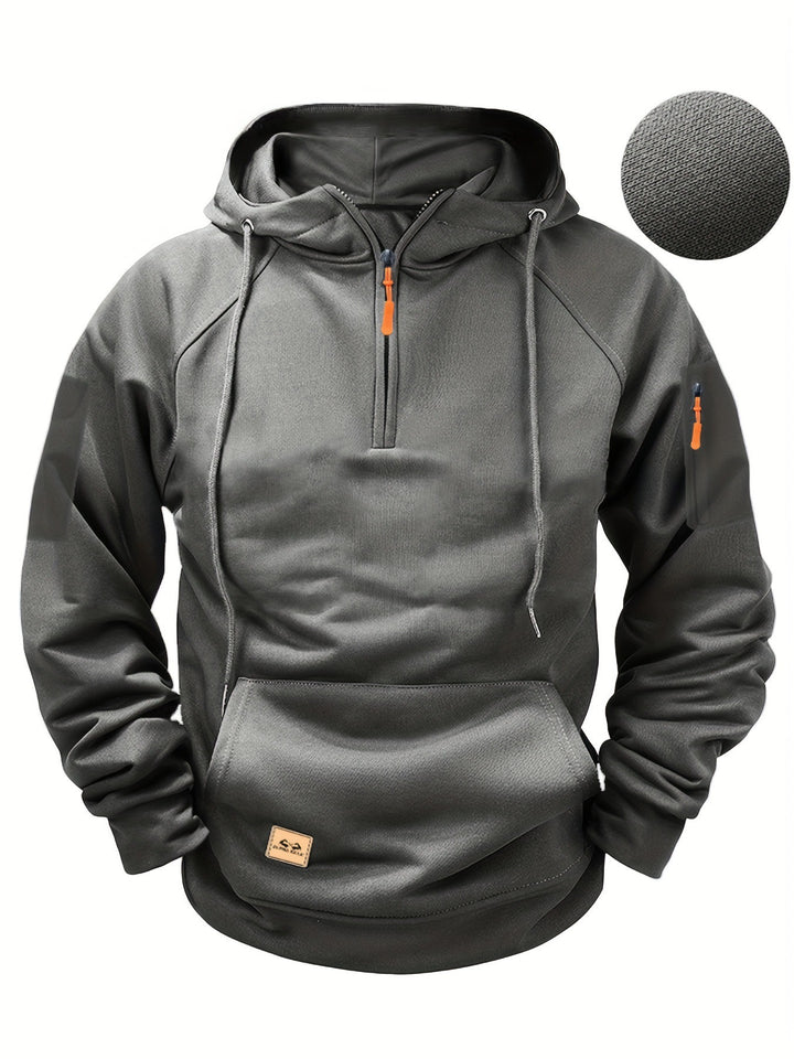 Herr sportig hoodie med halvhög dragkedja och praktiska sidofickor Mirla-Eva Jonsson