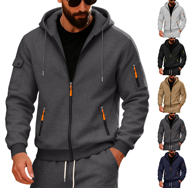 Herr sportig hoodie med moderna snabbspännen och praktiska fickor Mirla-Eva Jonsson