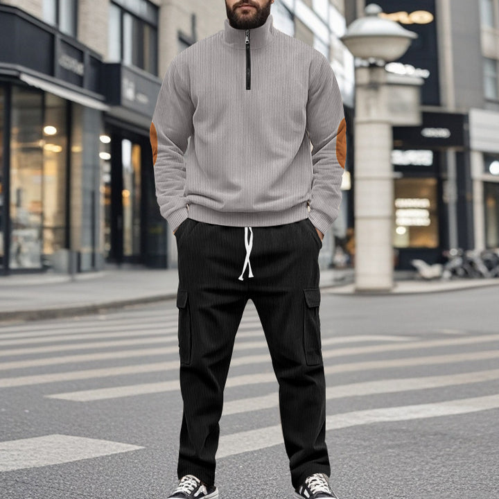 Herr sportigt sweatshirth med halvdäckta dragkedjan och cargo-byxor Mirla-Eva Jonsson