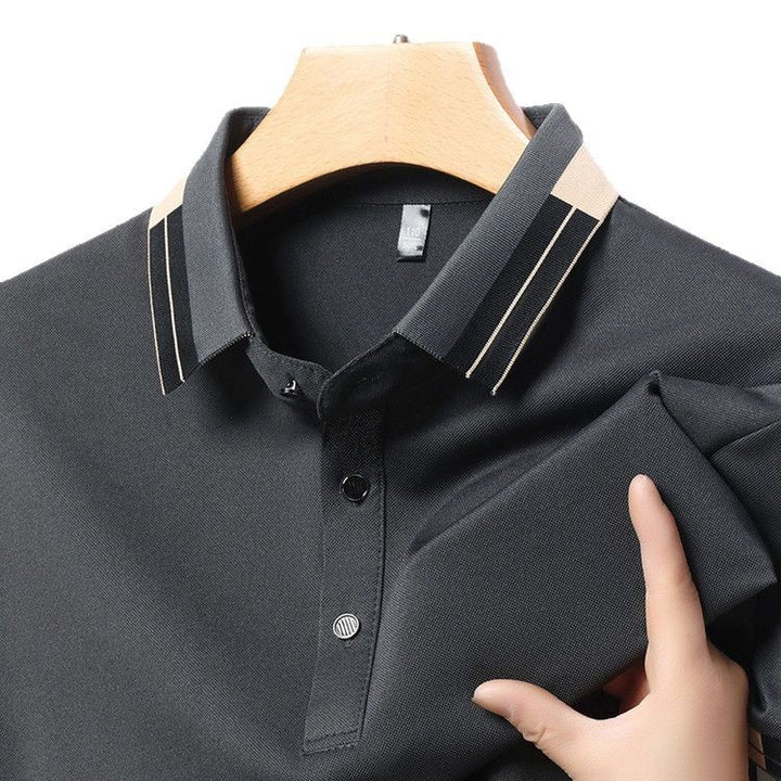 Herr stiligt Poloshirt med modern krage och eleganta accenter Mirla-Eva Jonsson