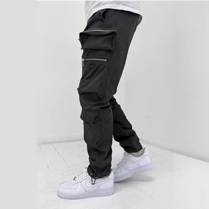 Herrar Cargo-byxor med praktiska multifunktionella fickor och modern slim fit Mirla-Eva Jonsson