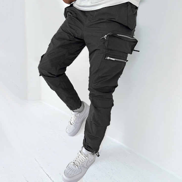 Herrar Cargo-byxor med praktiska multifunktionella fickor och modern slim fit Mirla-Eva Jonsson