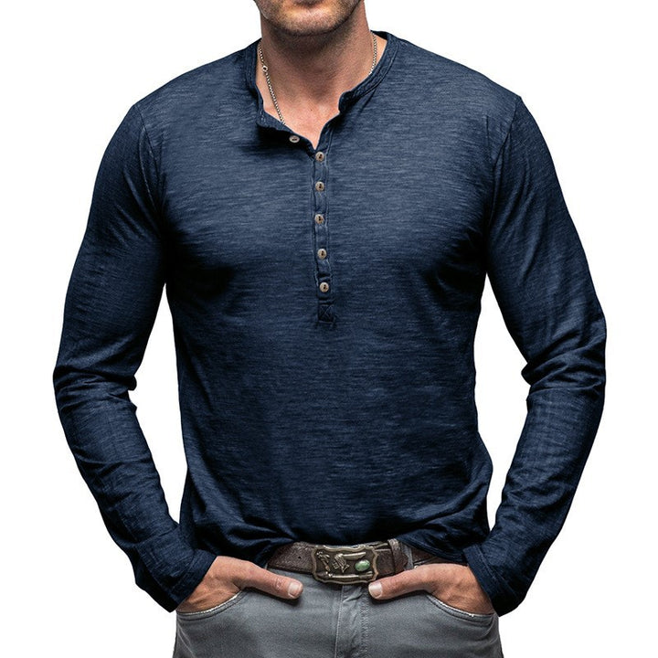 Herrar Långärmad Henley-tshirt med autentiska knappp.Detajer Mirla-Eva Jonsson