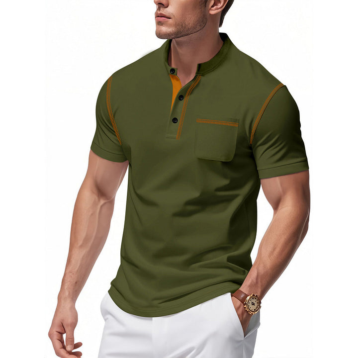 Herrar Polo-Shirt med moderiktig Henley-krage och praktisk bröstficka Mirla-Eva Jonsson