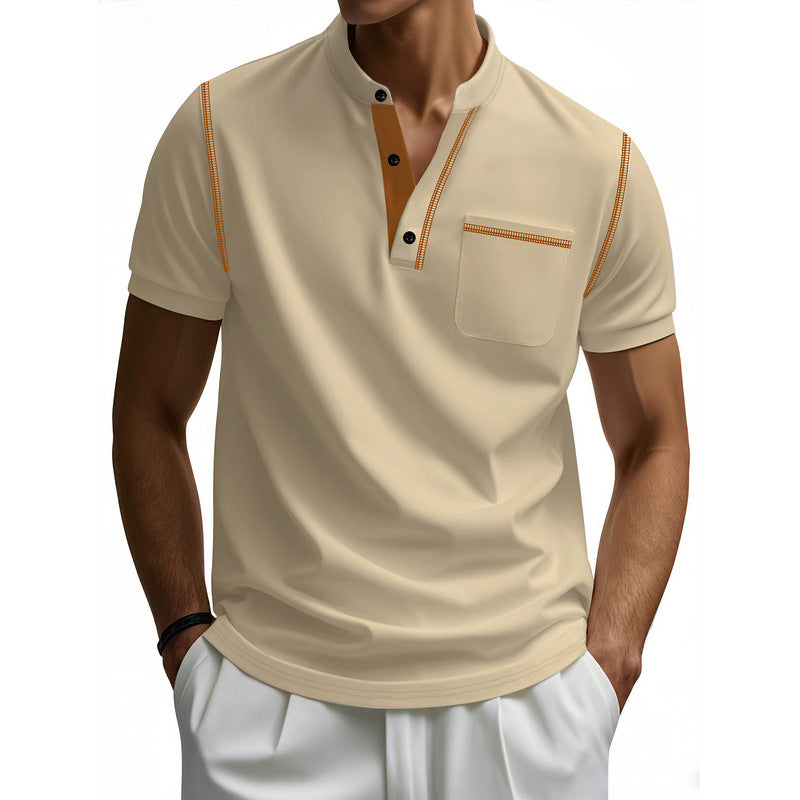 Herrar Polo-Shirt med moderiktig Henley-krage och praktisk bröstficka Mirla-Eva Jonsson