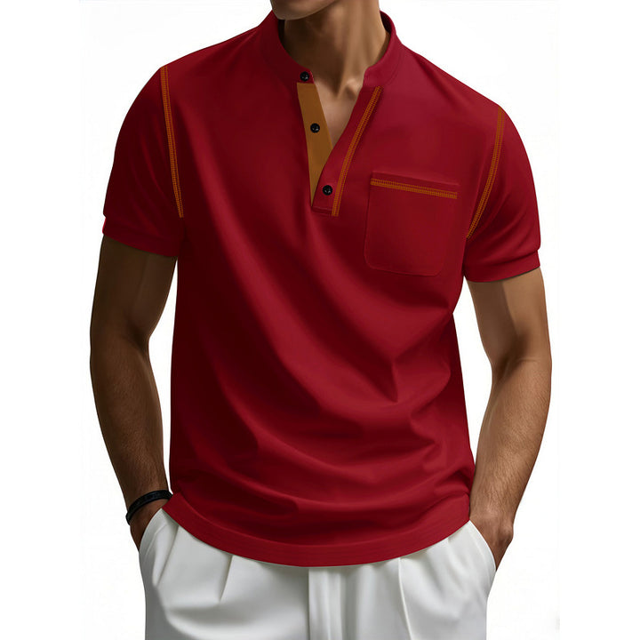 Herrar Polo-Shirt med moderiktig Henley-krage och praktisk bröstficka Mirla-Eva Jonsson