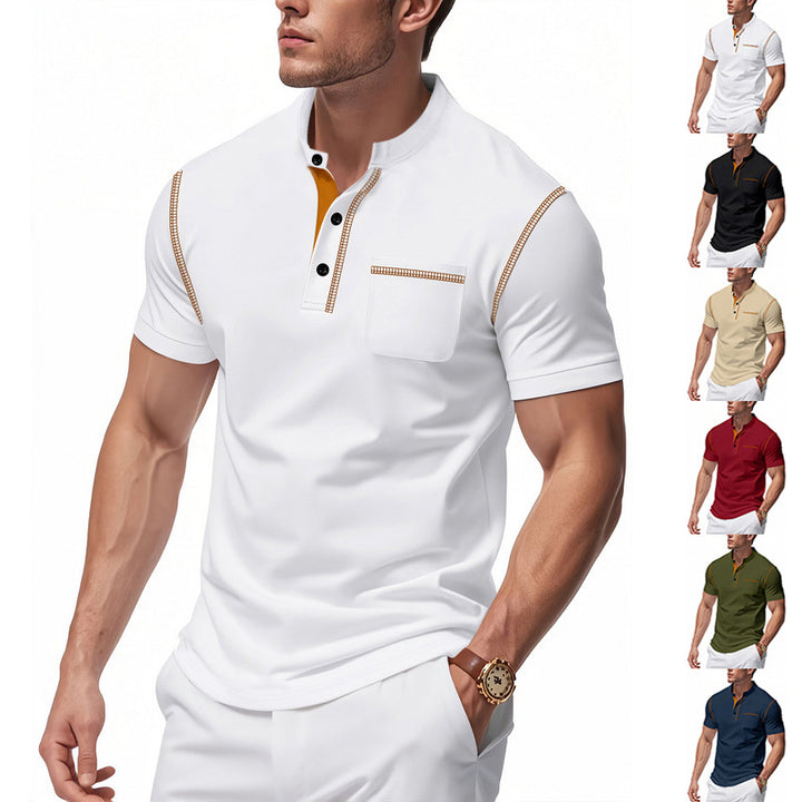 Herrar Polo-Shirt med moderiktig Henley-krage och praktisk bröstficka Mirla-Eva Jonsson