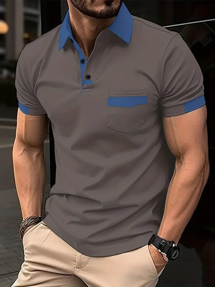 Herrar Poloshirt med dekorativ Henley-krage och praktisk bröstficka Mirla-Eva Jonsson