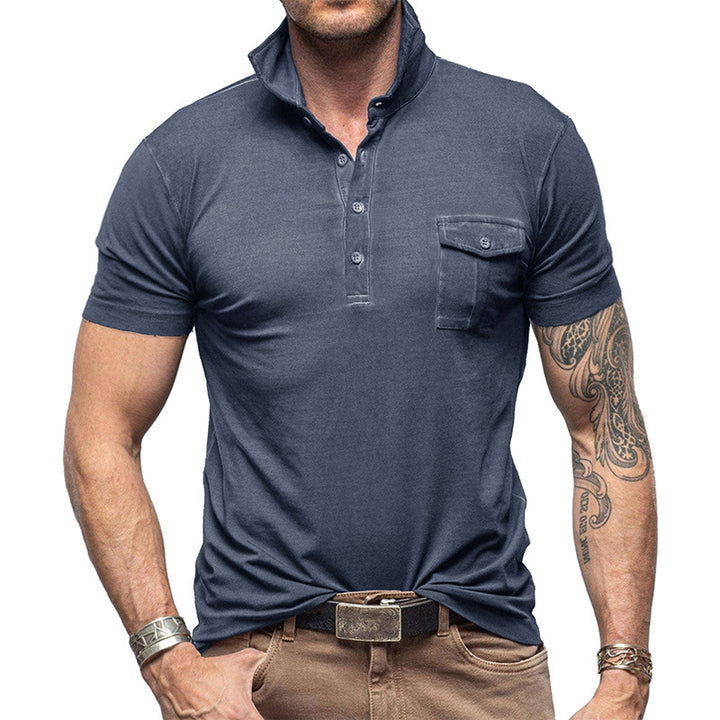 Herrar Poloshirt med moderiktig bröstficka och ståkrage Mirla-Eva Jonsson
