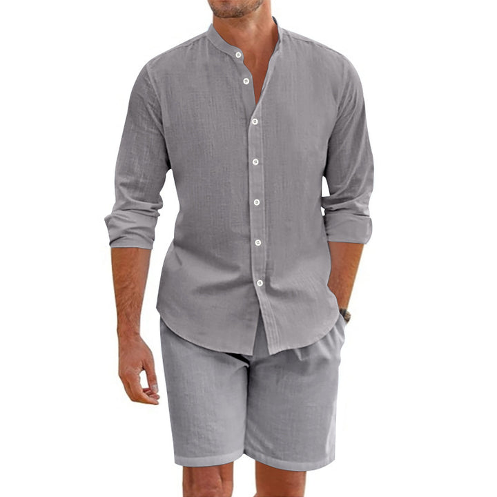 Herrar avslappnad outfit-set med modern Henley-skjorta och shorts Eva Jonsson-Eva Jonsson