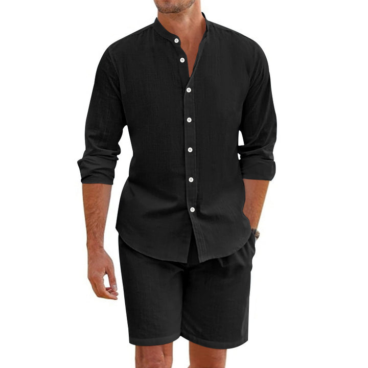 Herrar avslappnad outfit-set med modern Henley-skjorta och shorts Eva Jonsson-Eva Jonsson