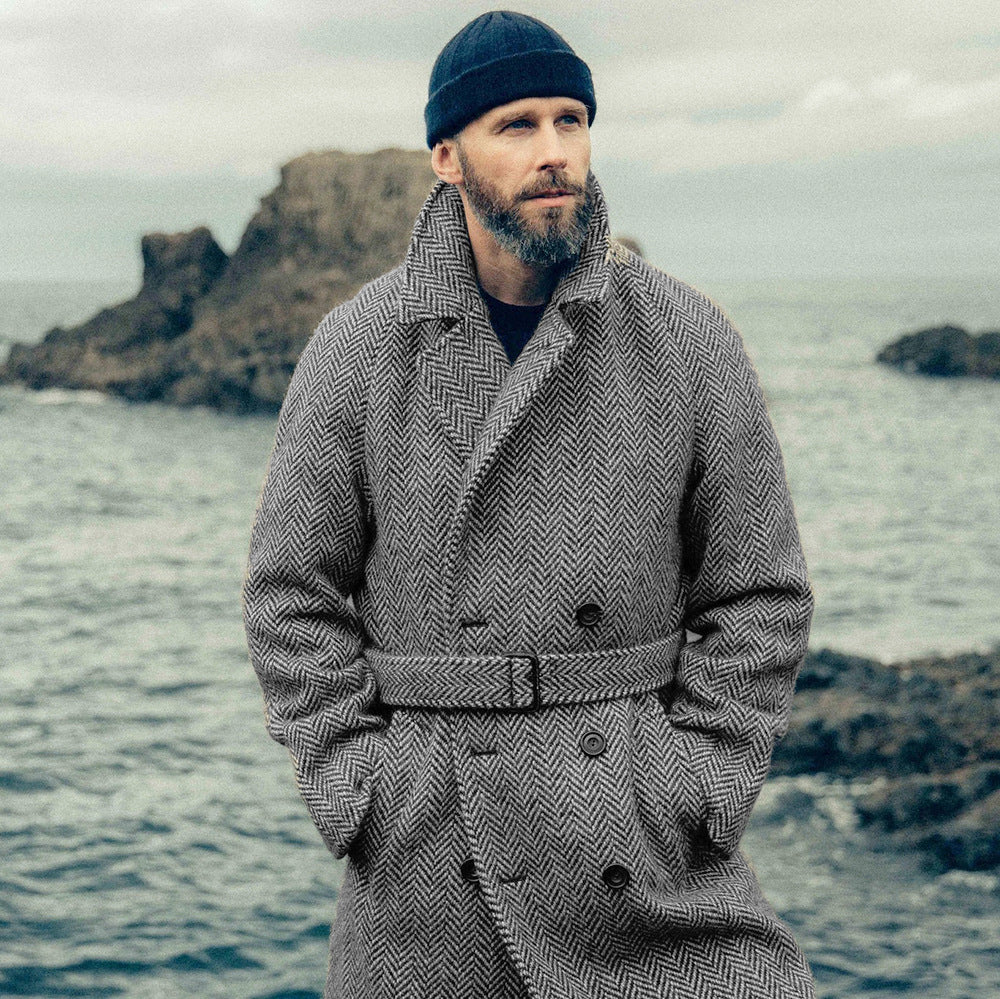 Herrar elegant Dufflecoat med moderna detaljer och praktiska fickor Mirla-Eva Jonsson