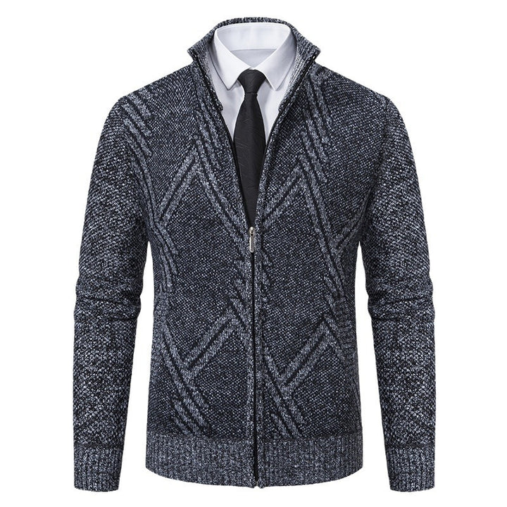 Herrar elegant cardigan med strukturerat flätmönster och hög krage Mirla-Eva Jonsson