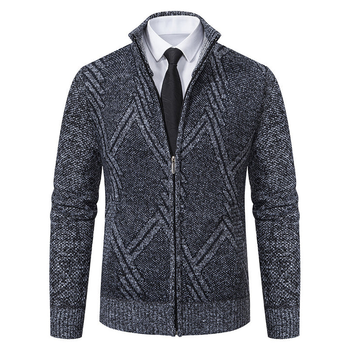 Herrar elegant cardigan med strukturerat flätmönster och hög krage Mirla-Eva Jonsson