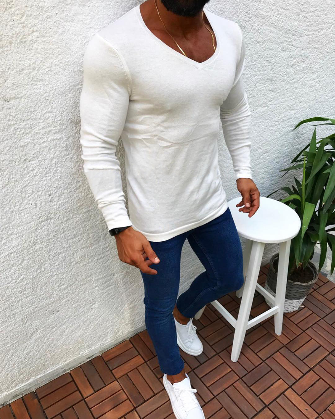 Herrar elegant långärmad skjorta med V-hals och figurnära snitt Mirla-Eva Jonsson