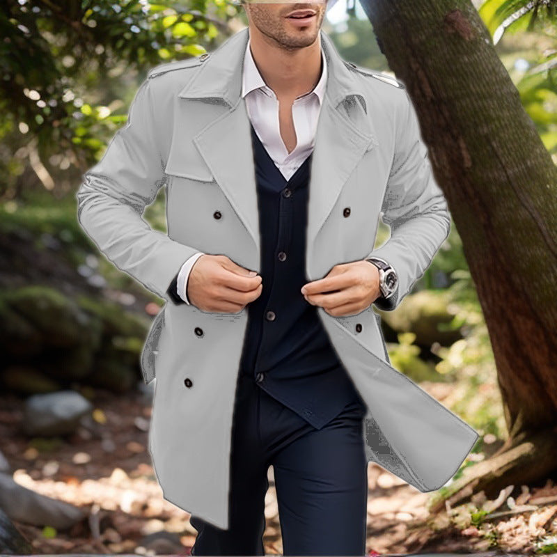 Herrar klassisk trenchcoat i tidlös design med knappbara fickor Mirla-Eva Jonsson
