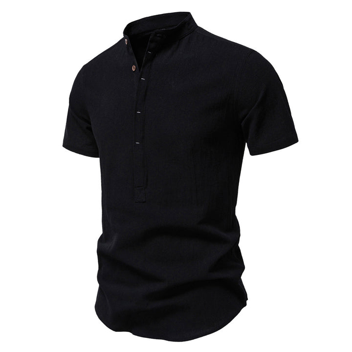 Herrar kortärmad Henley-shirt med praktisk knapplist och modern design Mirla-Eva Jonsson