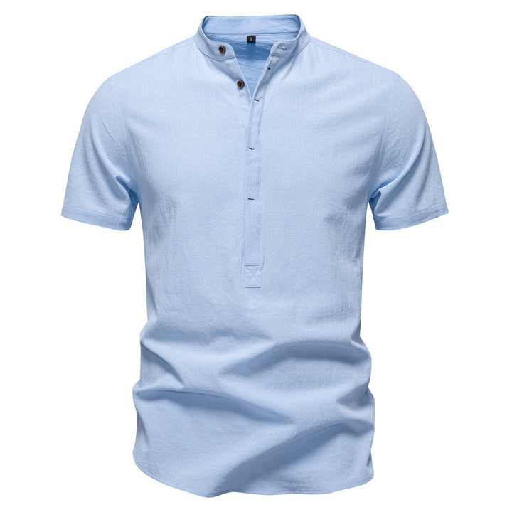 Herrar kortärmad Henley-shirt med praktisk knapplist och modern design Mirla-Eva Jonsson
