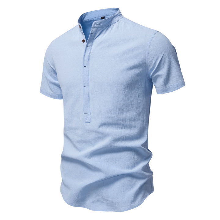 Herrar kortärmad Henley-shirt med praktisk knapplist och modern design Mirla-Eva Jonsson