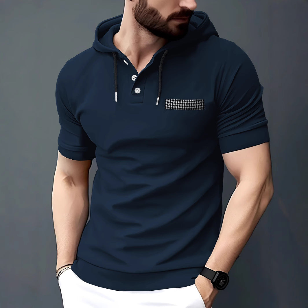 Herrar kortärmad poloshirt med huva och dekorativa detaljer Mirla-Eva Jonsson