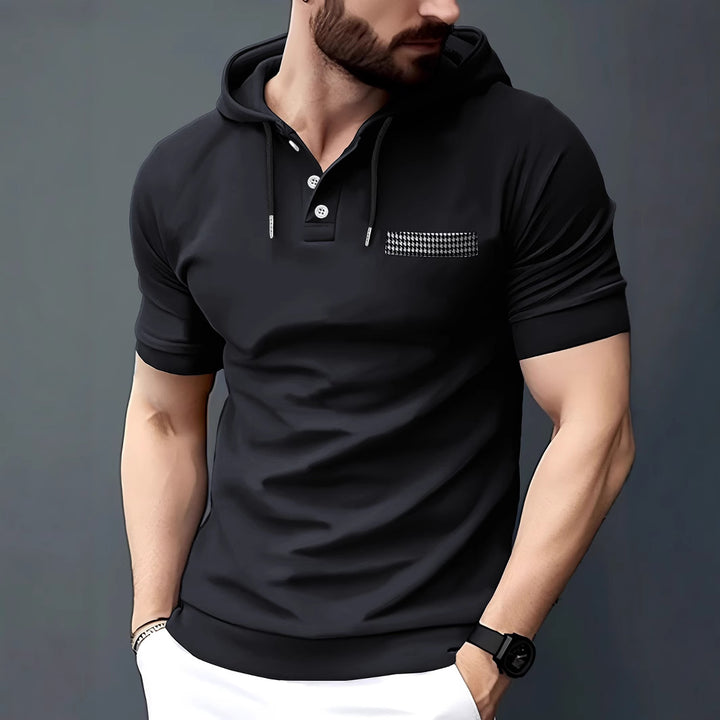 Herrar kortärmad poloshirt med huva och dekorativa detaljer Mirla-Eva Jonsson