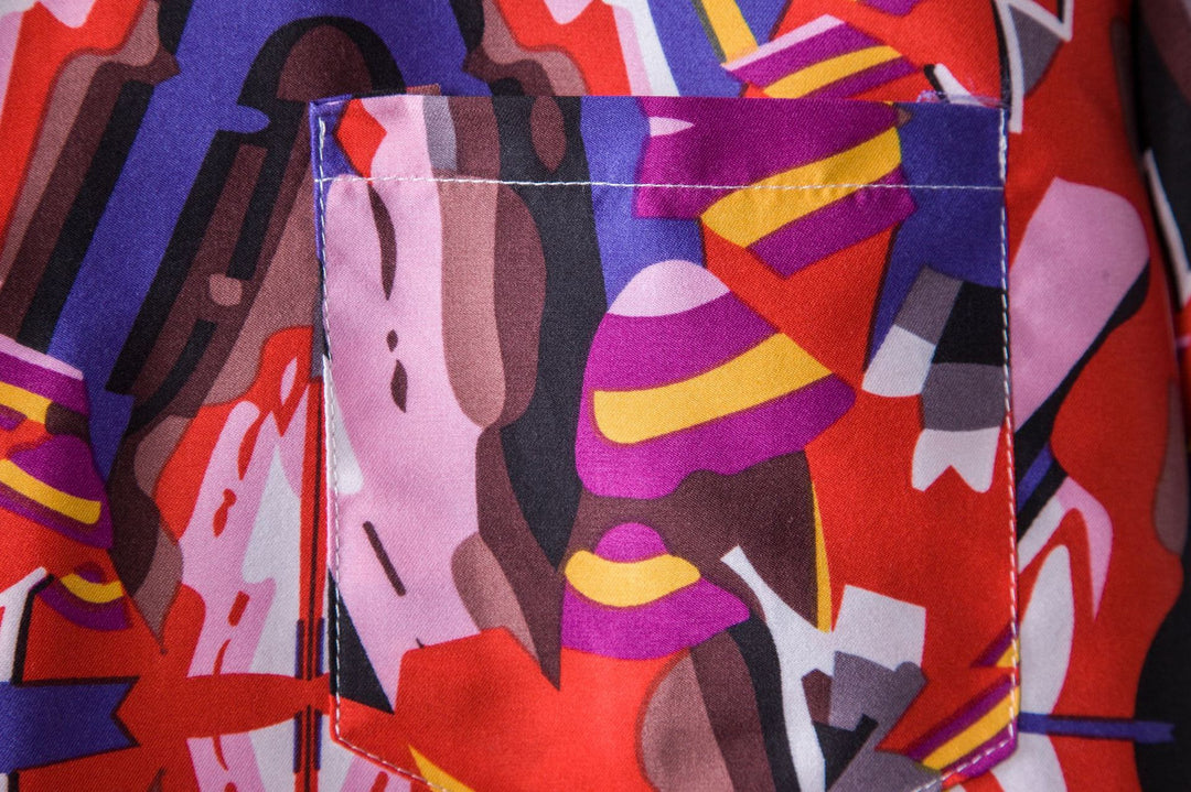 Herrar kortärmad skjorta med iögonfallande geometrisk design och praktisk bröstficka Mirla-Eva Jonsson