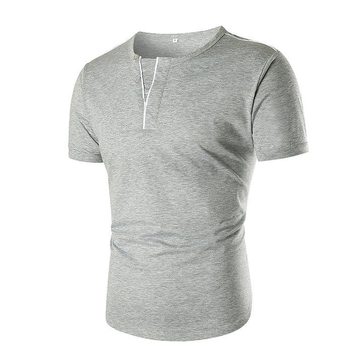 Herrar kortärmad t-shirt med halv knappslå och kontrasterande sömmar Mirla-Eva Jonsson