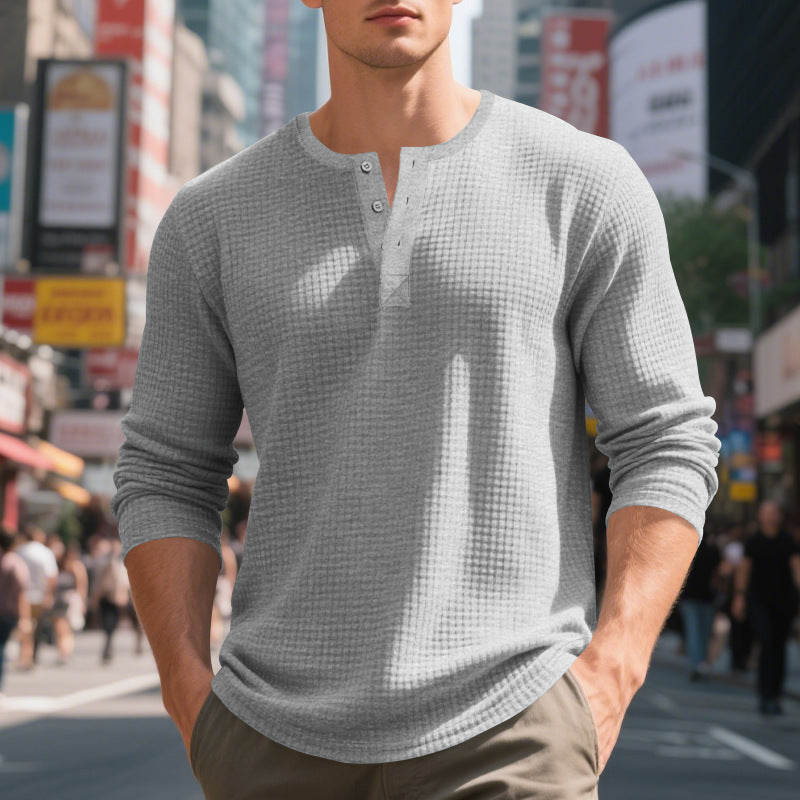 Herrar långärmad Henley-shirt med strukturerad design Mirla-Eva Jonsson