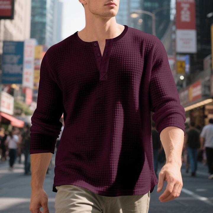 Herrar långärmad Henley-shirt med strukturerad design Mirla-Eva Jonsson