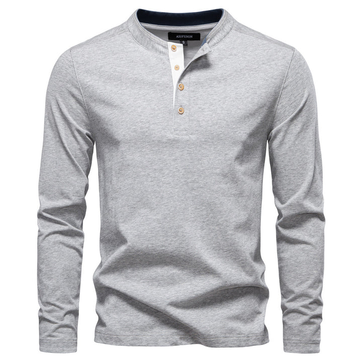 Herrar långärmad Henley-tröja med eleganta tryckknappar och bekväm passform Mirla-Eva Jonsson