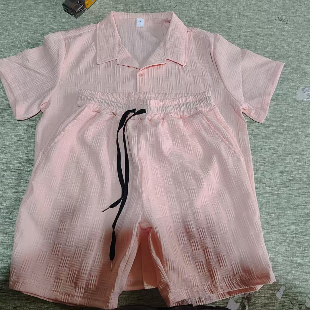 Herrar mode sommar-outfit med strukturerad design och korta ärmar Mirla-Eva Jonsson