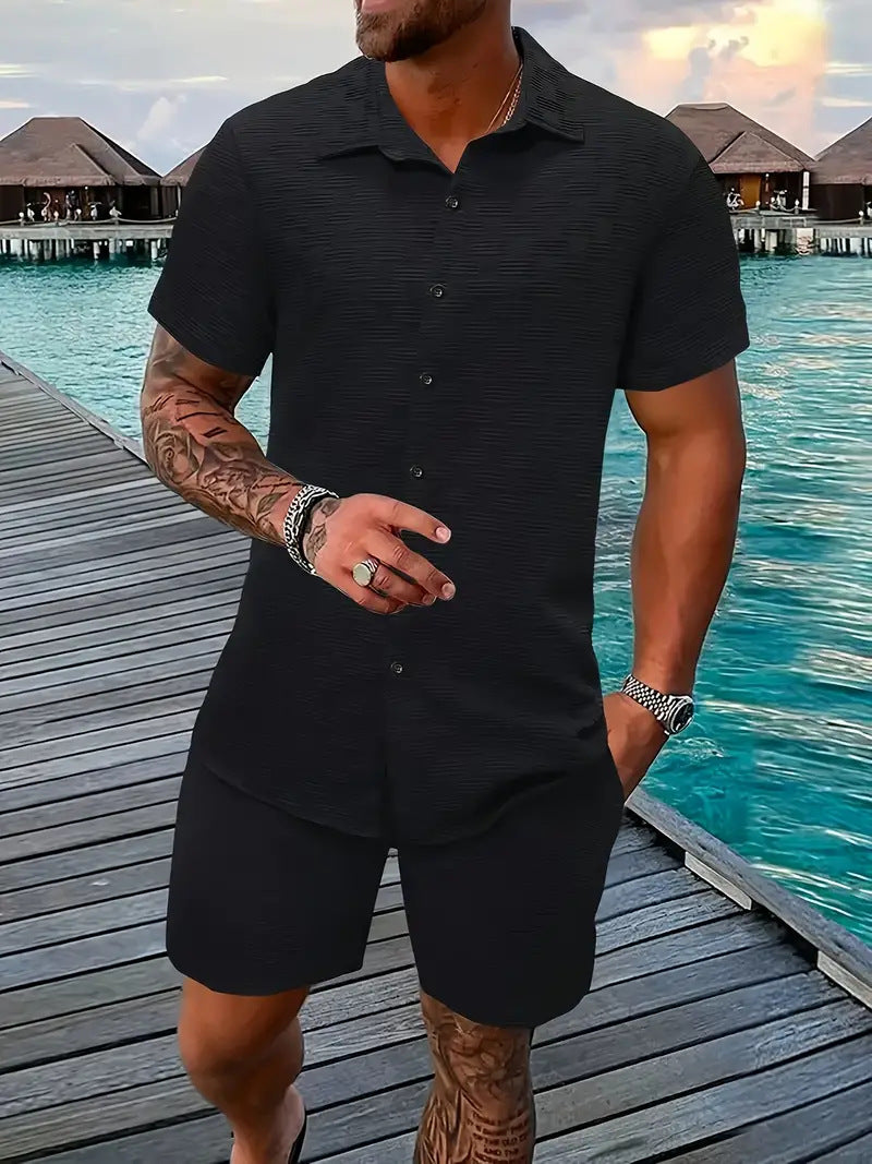 Herrar mode sommar-outfit med strukturerad design och korta ärmar Mirla-Eva Jonsson