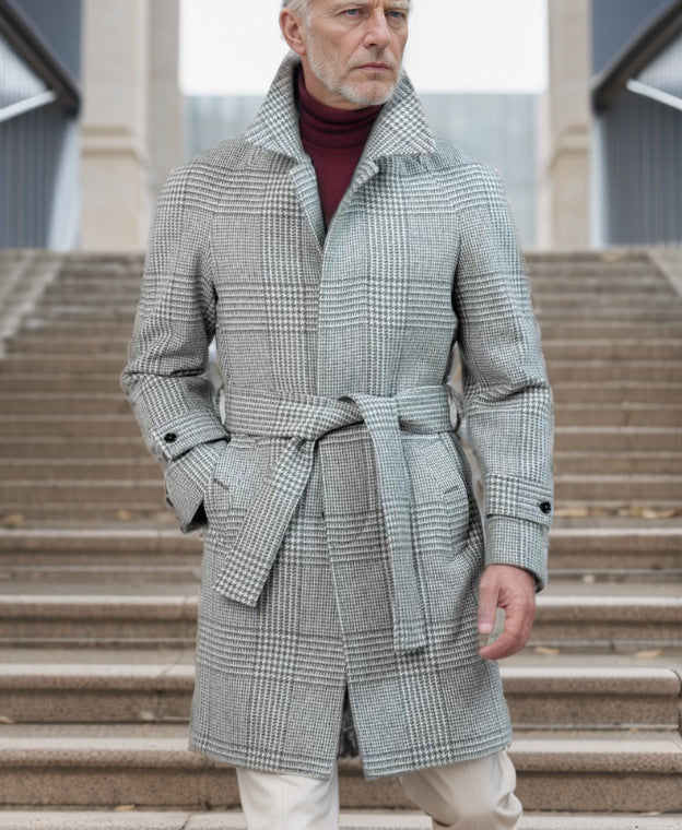 Herrar mode trenchcoat med praktiska fickor och modern skärning Mirla-Eva Jonsson