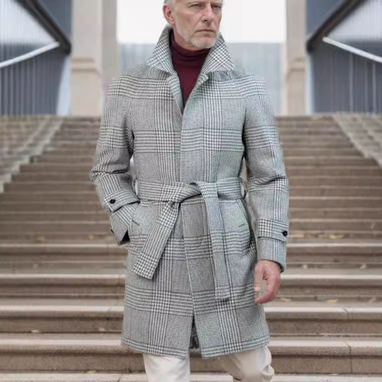 Herrar mode trenchcoat med praktiska fickor och modern skärning Mirla-Eva Jonsson
