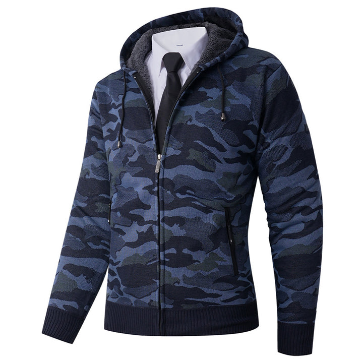 Herrar moderiktig hoodie med fodrad huva och kraftigt camouflage-mönster Mirla-Eva Jonsson
